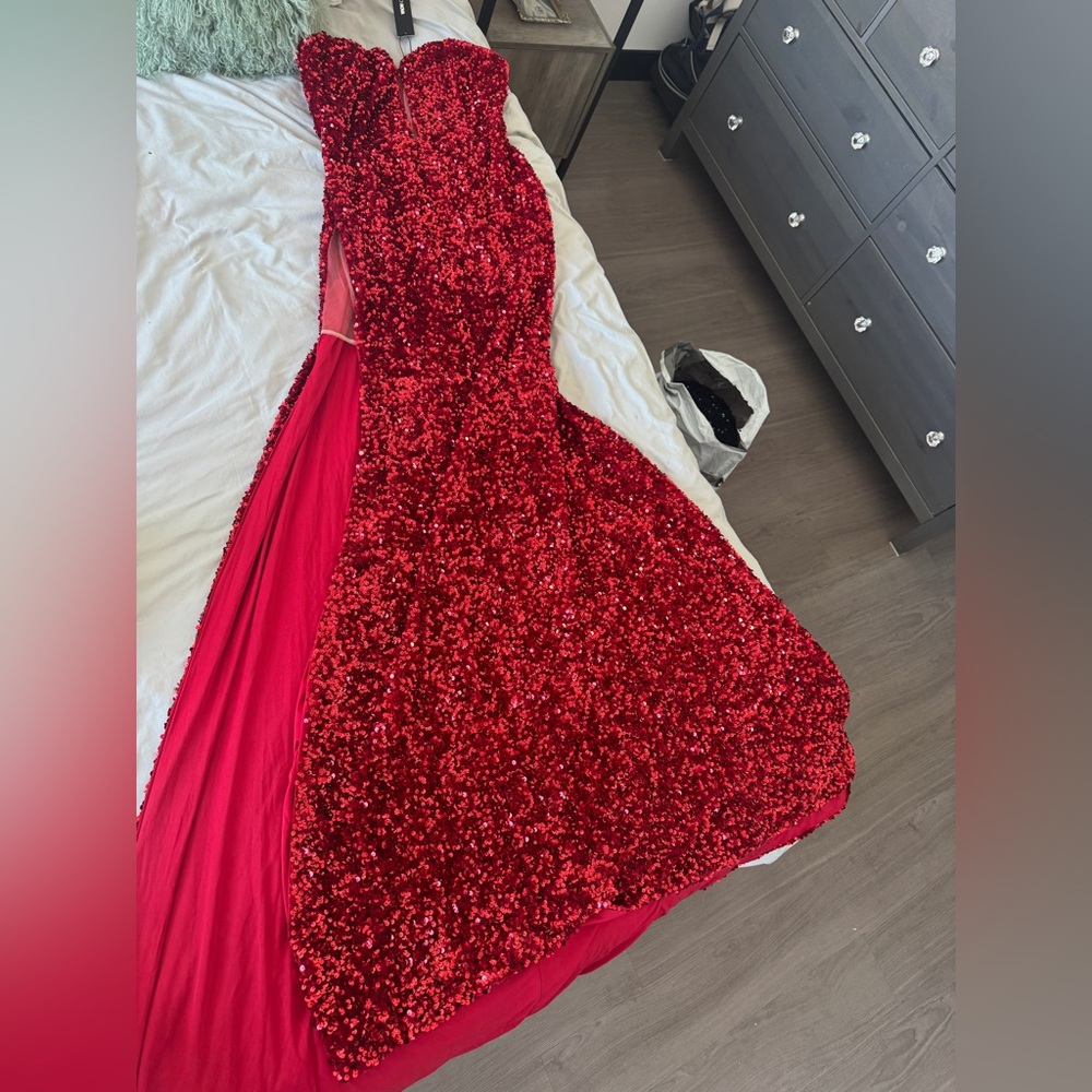 Strapless Red Sequin Dress - NWT new- New With Tags - Picture 5 of 9